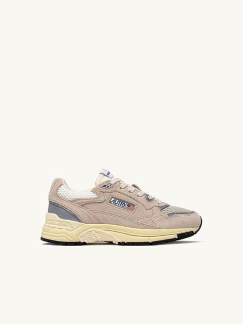 HYPERWAY SNEAKERS IN SAND BROWN AND SILVER-TONE SUEDE AND MESH