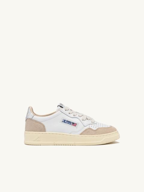 MEDALIST LOW SNEAKERS IN WHITE AND SILVER LEATHER