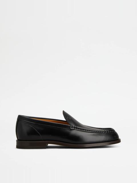 SLIPPER LOAFERS IN LEATHER - BLACK