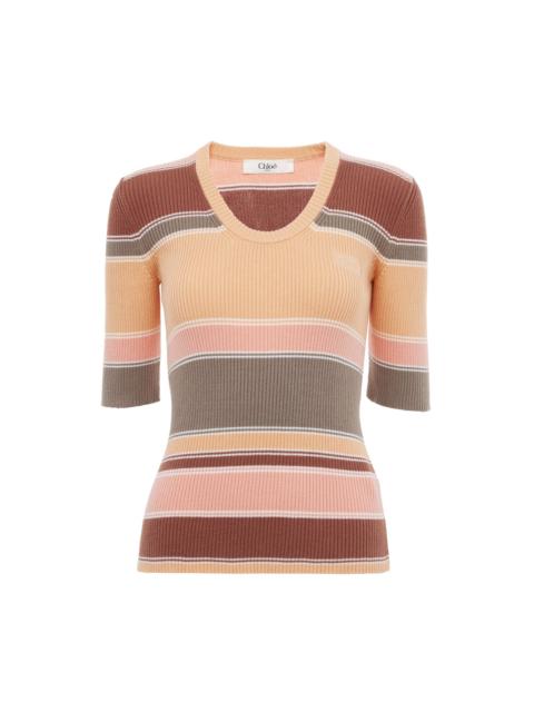 ELBOW-SLEEVE FITTED LOGO TOP IN COTTON KNIT