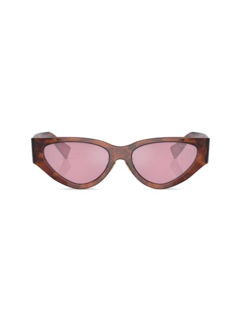 cat-eye frame sunglasses