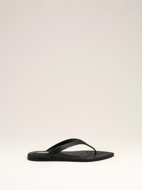 BLACK LAMB LEATHER POINTED TOE FLIP FLOPS