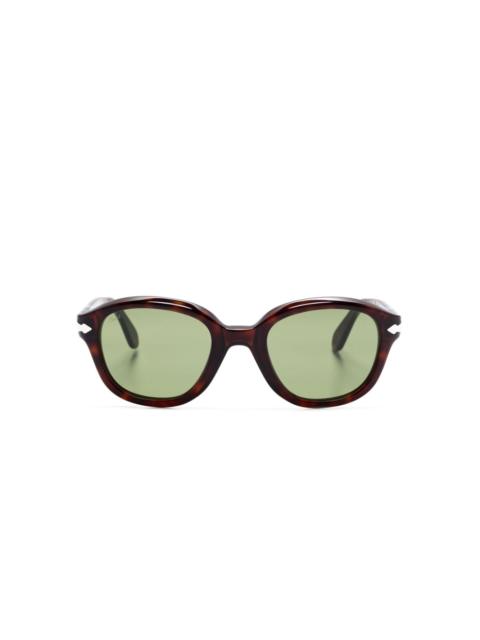 tortoiseshell-effect sunglasses