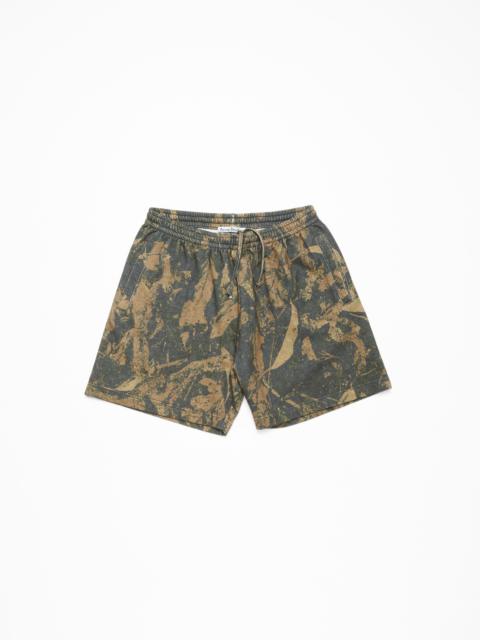 Printed fleece shorts - Mud brown camo