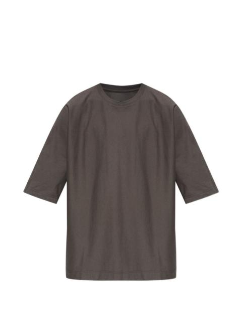 short-sleeved T-shirt