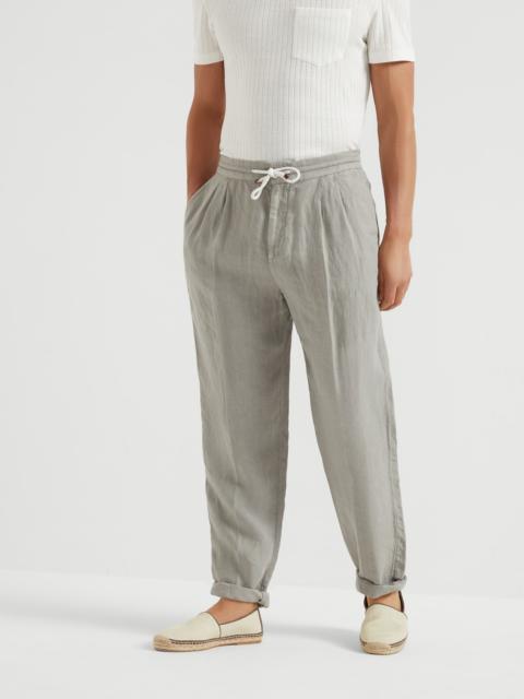 Garment-dyed leisure fit trousers in linen gabardine with drawstring and double pleats