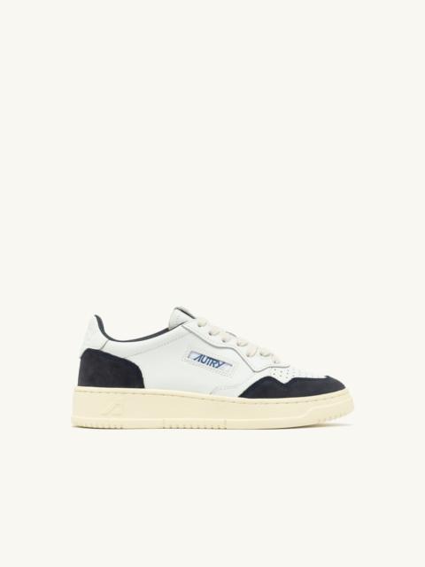 MEDALIST LOW SNEAKERS IN WHITE LEATHER AND OCEAN SUEDE