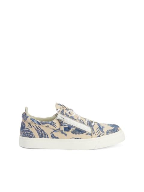 abstract print low-top sneakers