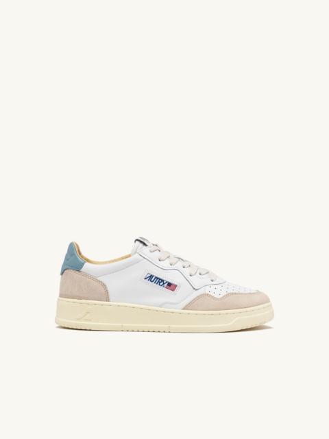 MEDALIST LOW SNEAKERS IN WHITE AND SILVER BLUE LEATHER SUEDE