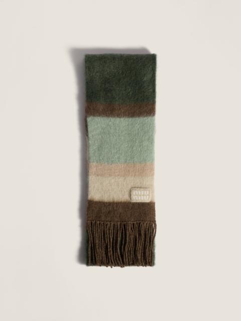 Wool scarf with fringes
