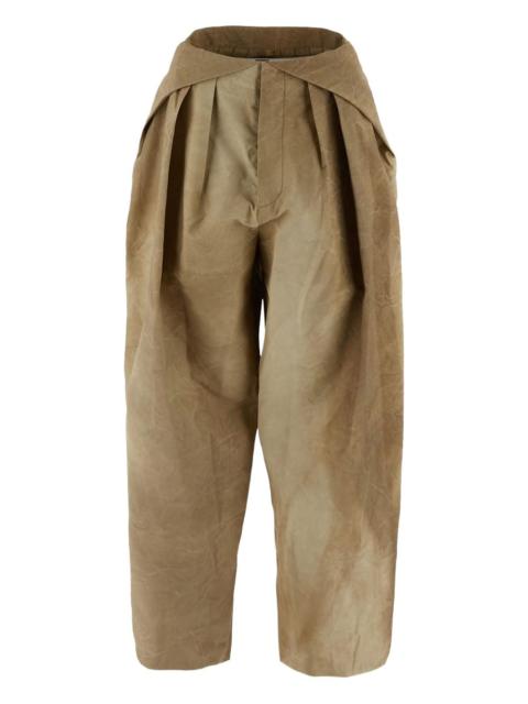 pleated trousers