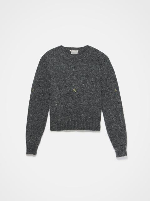 EMBROIDERED CREW NECK JUMPER IN CHARCOAL MELANGE