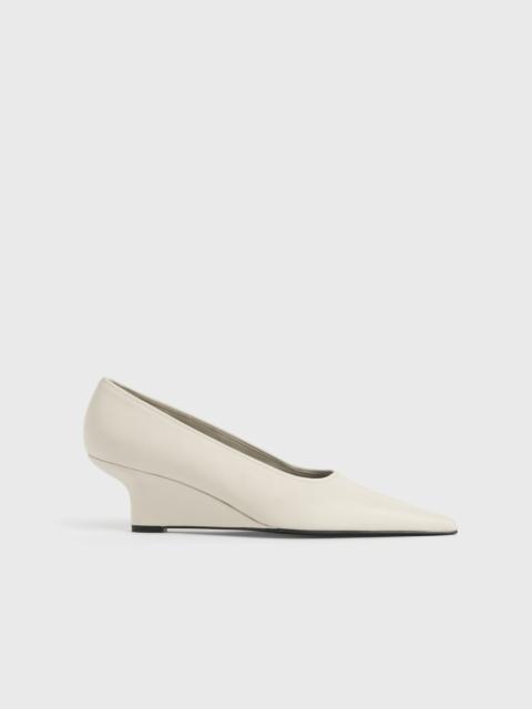 Sharp nappa wedge pumps white