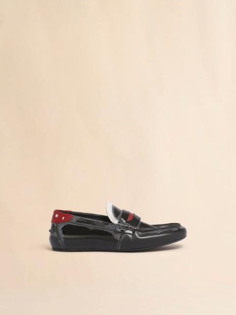 BLACK LEATHER MOCCASIN WITH LOGO TAB