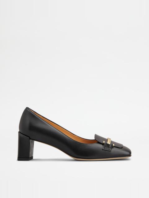 PUMPS IN LEATHER - BLACK