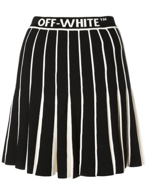 contrasting pleated skirt