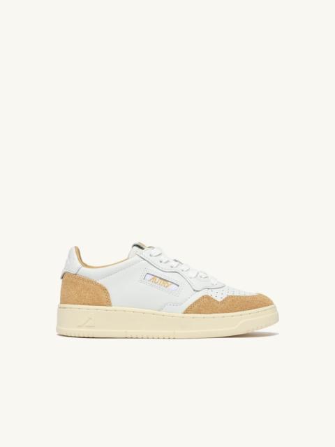 MEDALIST LOW SNEAKERS IN LEATHER COLOR WHITE AND STARS ECRU