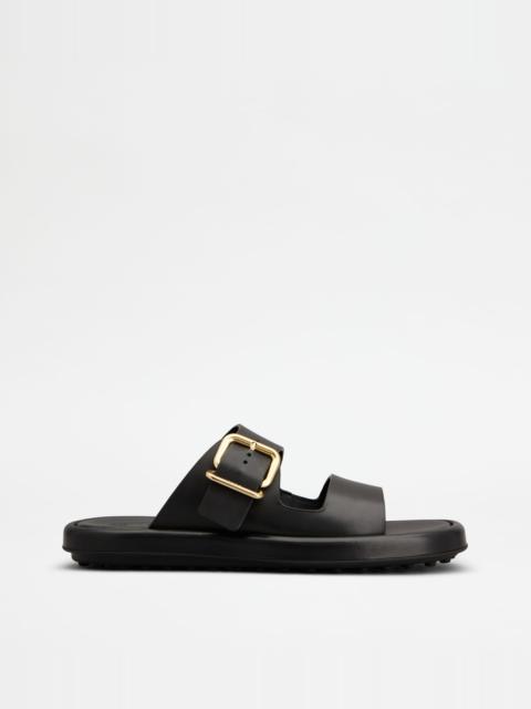 SANDALS IN LEATHER - BLACK