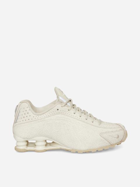 Shox R4 Sneakers Natural / Metallic Silver
