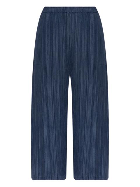 pleated trousers