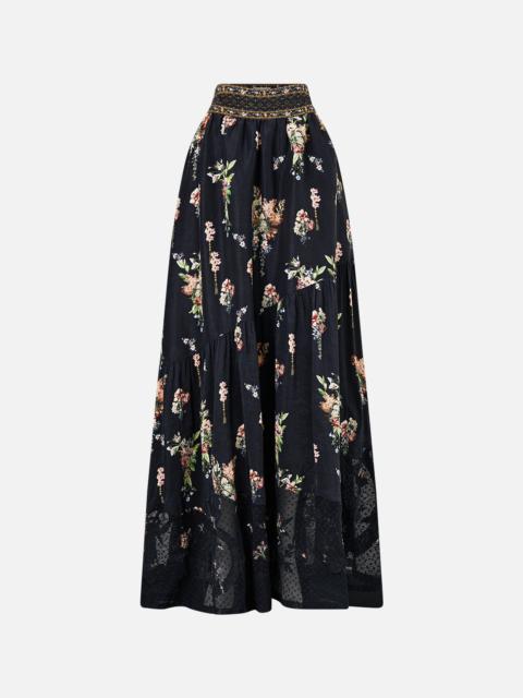 SKIRT WITH SHAPED SEAM