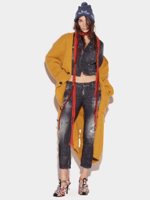 BLACK RIPPED KNEE WASH JENNIFER CROPPED JEANS