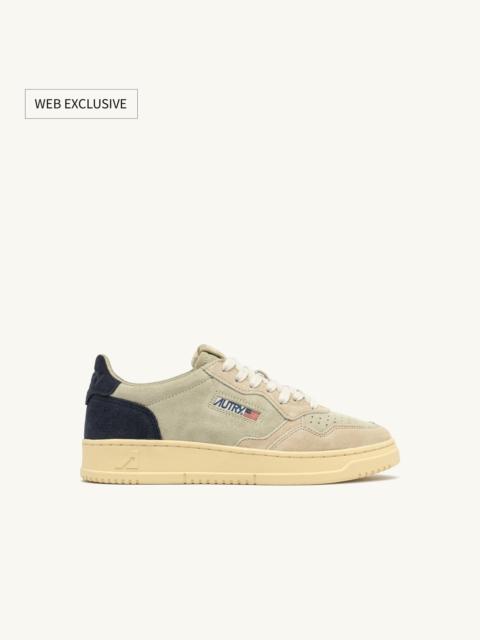 MEDALIST LOW TRICOLOR SNEAKERS IN BEIGE ECRU AND SPACE BLUE SUEDE