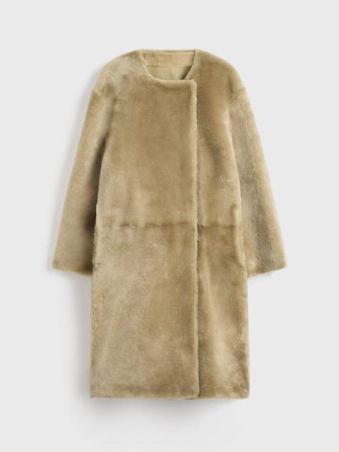 Collarless shearling coat rye
