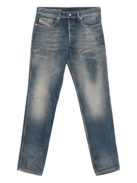 distressed-effect jeans