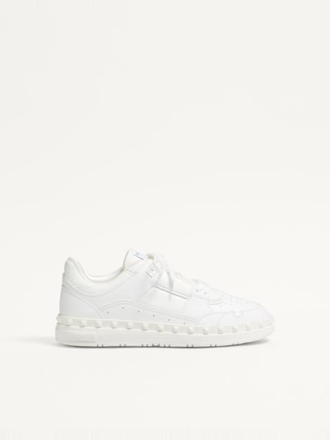 FREEDOTS LOW-TOP SNEAKER IN CALFSKIN