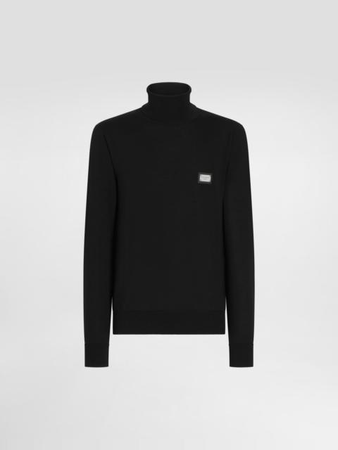 Wool turtle-neck sweater with branded tag