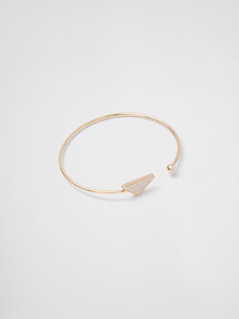 Eternal Gold bangle bracelet in yellow gold with diamonds