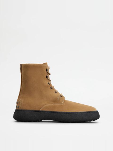 TOD'S W. G. LACE-UP ANKLE BOOTS IN SUEDE - BROWN