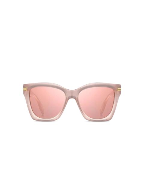cat-eye sunglasses