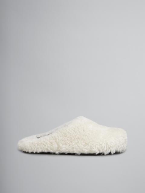 WHITE SHEARLING FUSSBETT SABOT