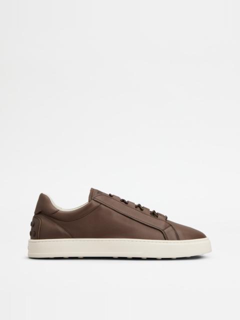 SNEAKERS IN LEATHER - BROWN
