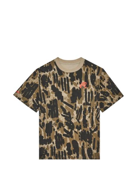 camouflage-pattern T-shirt