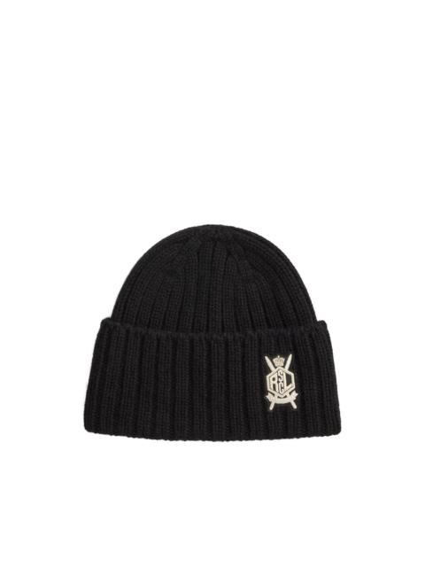 logo-embroidered hat