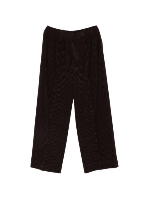 pleated trousers
