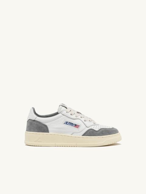 MEDALIST LOW SNEAKERS IN WHITE AND GRAY LEATHER SUEDE