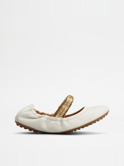 BALLERINAS IN LEATHER - WHITE