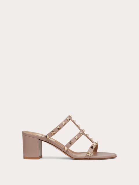 ROCKSTUD CALFSKIN LEATHER SLIDE SANDAL 60 MM