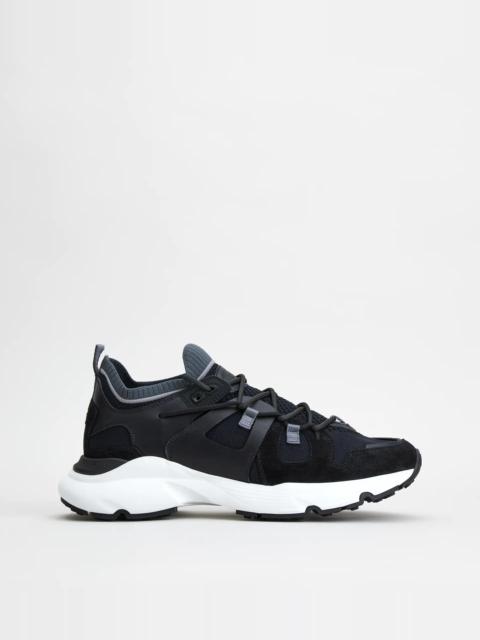 LEATHER AND TECHNICAL FABRIC SNEAKERS - BLACK