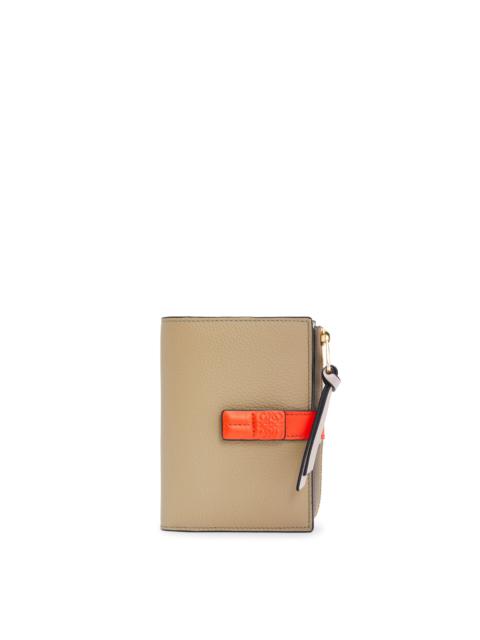 Slim zip bifold wallet in soft grained calfskin