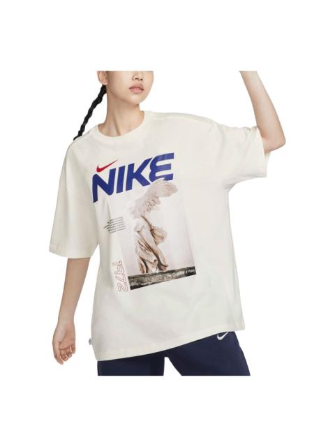 (WMNS) Nike Sportswear Graphic Oversized T-shirt Asia Sizing 'Sail' HF6292-133