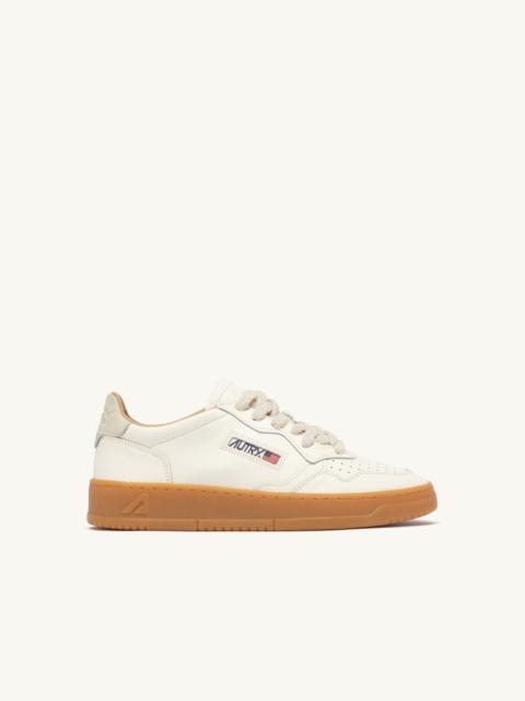 MEDALIST LOW SNEAKERS IN MARSHMALLOW LEATHER