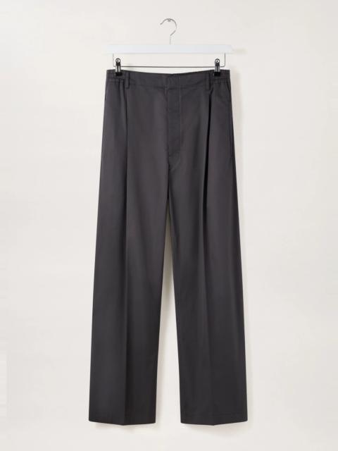 EASY PLEATED PANTS
COTTON TWILL
