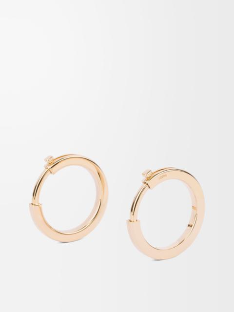 Metallic rings for strap in metal