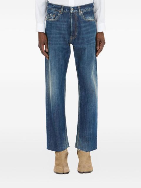 straight-fit jeans
