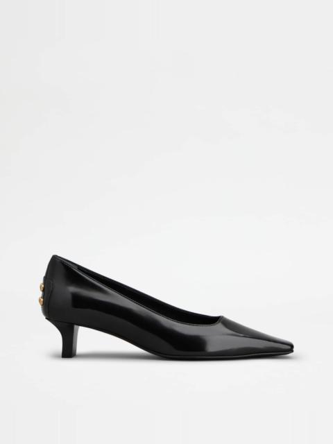 PUMPS IN LEATHER - BLACK